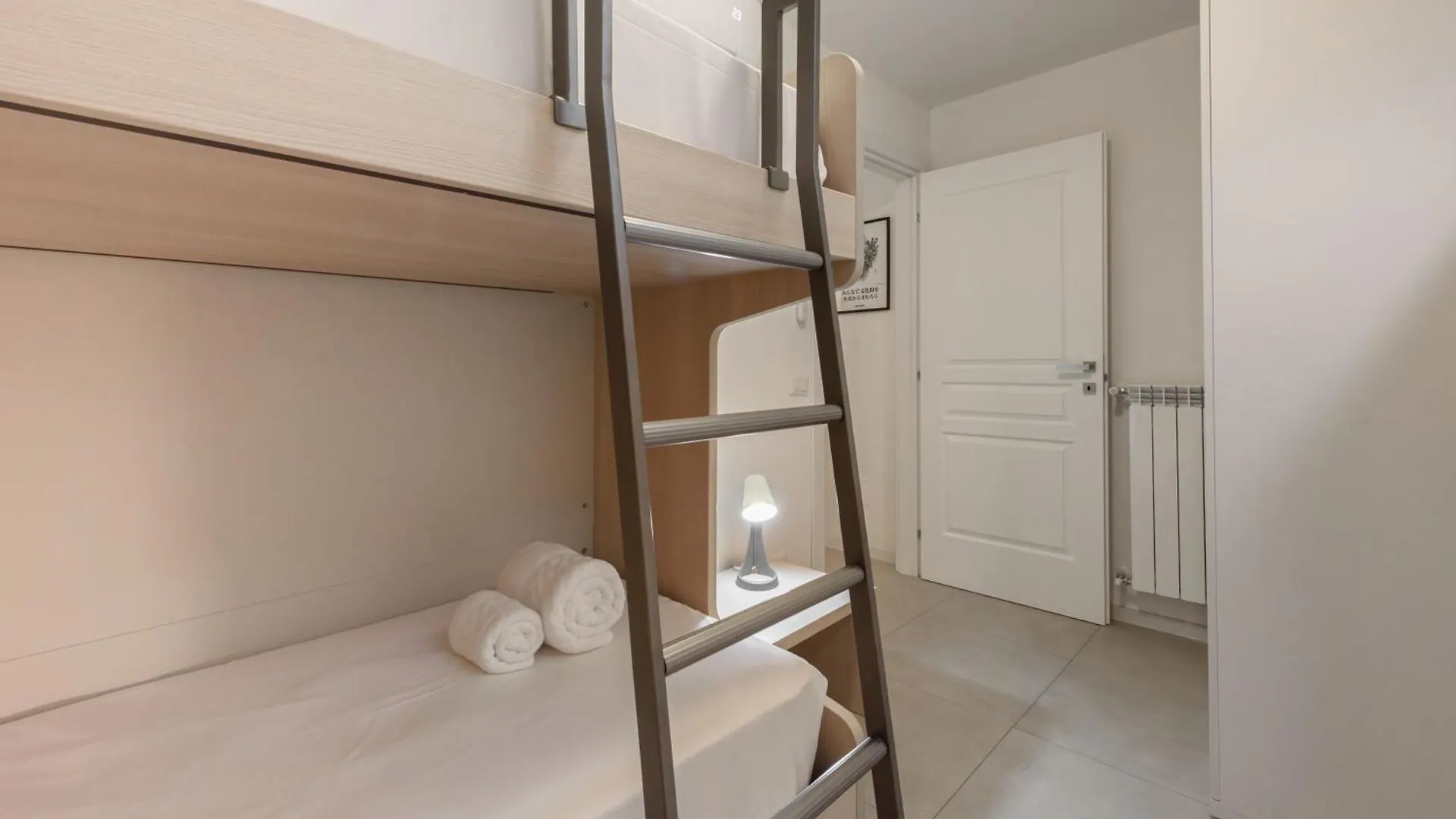 Flora - Brand New Apartment Near Historic Center Florenz