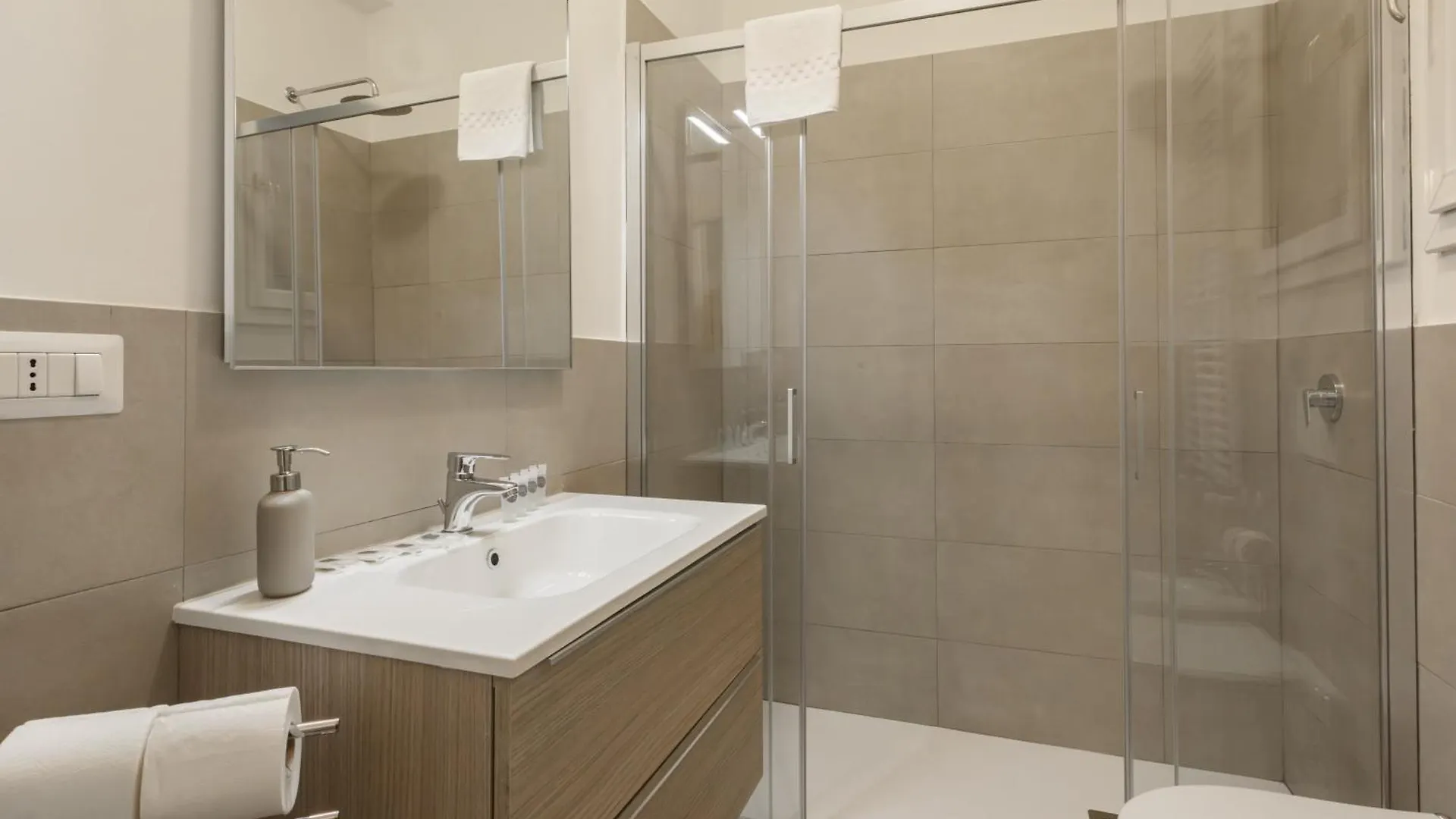 Flora - Brand New Apartment Near Historic Center Florenz